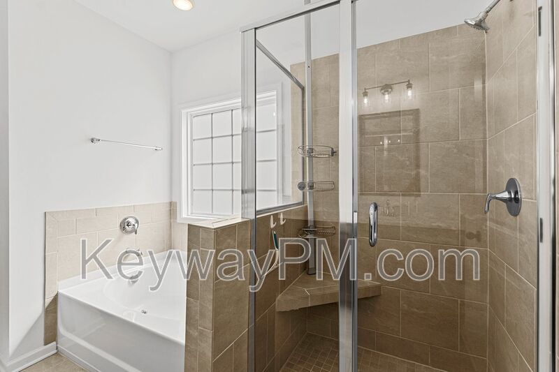 3004 Earlham Way - Quaker Knoll property image