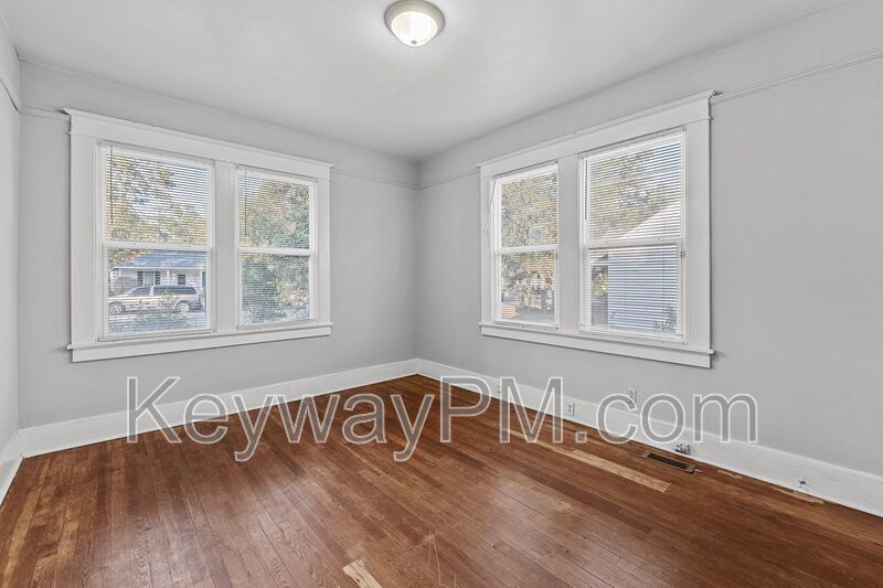 1914 Warren Street property image