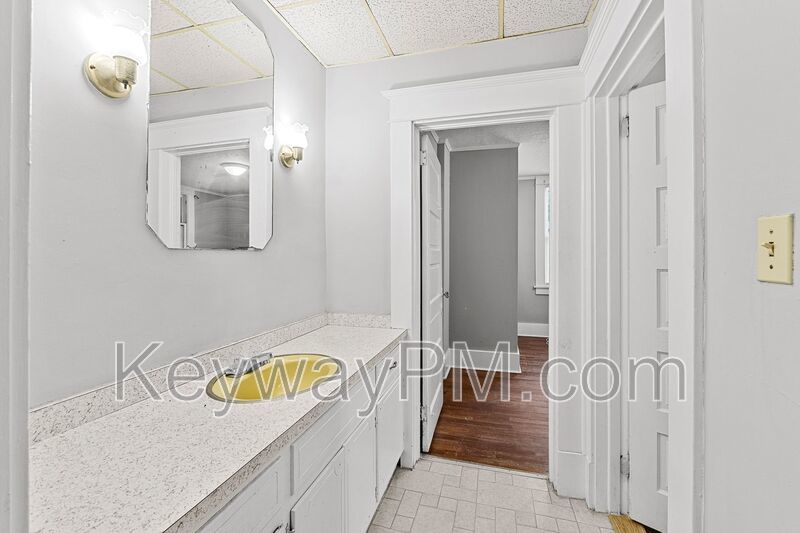 1914 Warren Street property image