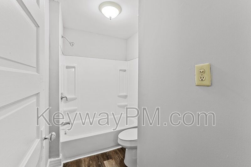 1914 Warren Street property image