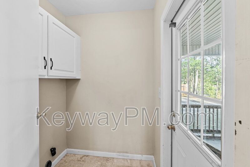 2136 Pine Log Rd. property image