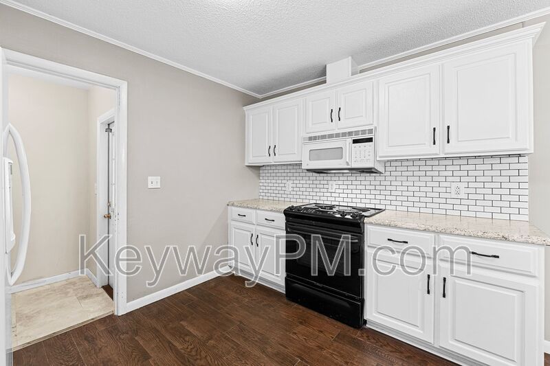 2136 Pine Log Rd. property image