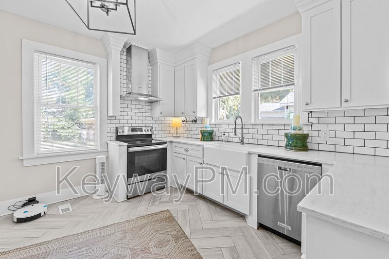 1827 McDowell Street property image