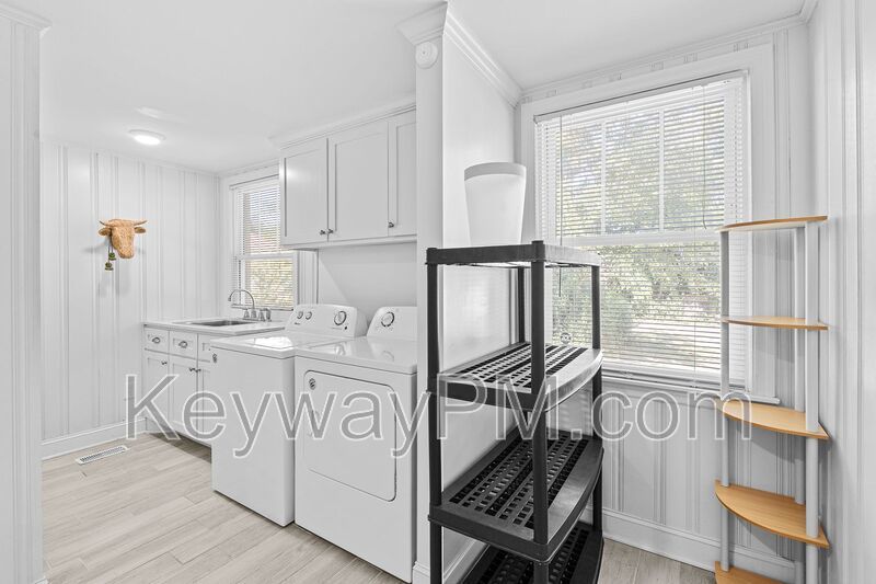 1827 McDowell Street property image