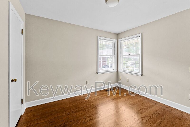 13 Erskine Lane - College Acres property image