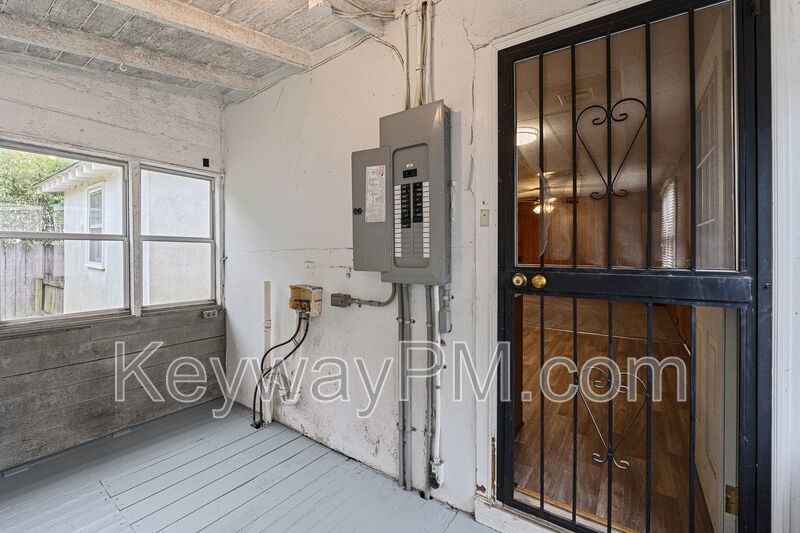 1870 Kissingbower Road property image