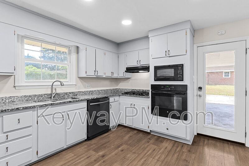 2574 Richmond Hill Road - Richmond Park property image