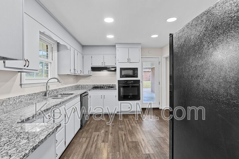 2574 Richmond Hill Road - Richmond Park property image