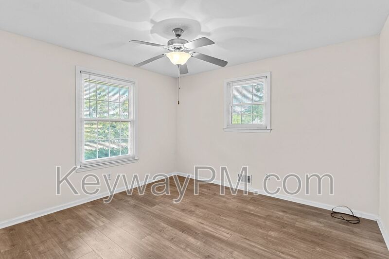 2574 Richmond Hill Road - Richmond Park property image