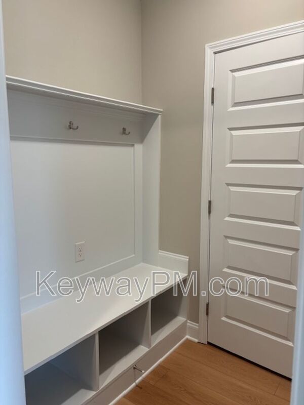 515 Yuma Lane - Village Square property image