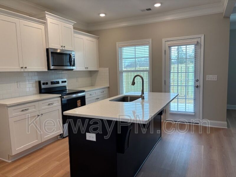 515 Yuma Lane - Village Square property image