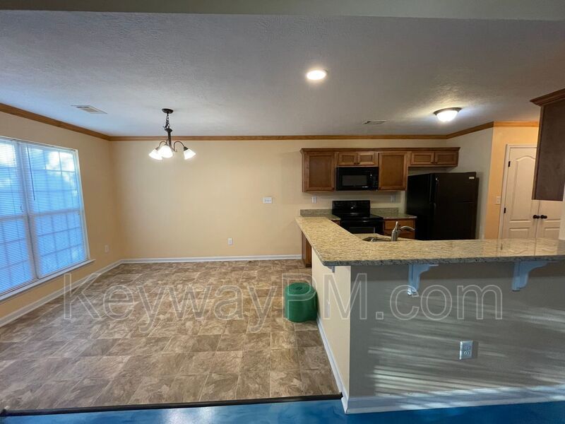 811 Oshields Court - Magnolia Ridge property image