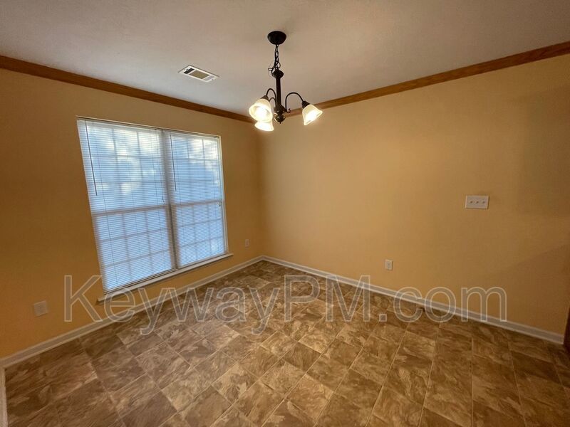 811 Oshields Court - Magnolia Ridge property image