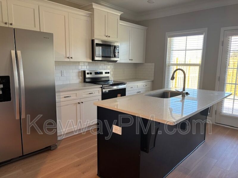 527 Yuma Lane- Village Square property image