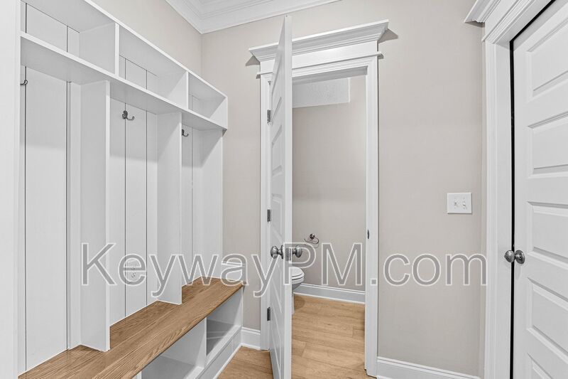 3205 Venetian Drive - Village Square property image