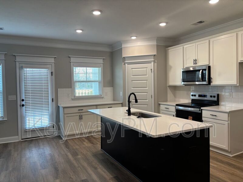 2076 Denmark Avenue SEMiller Landing property image