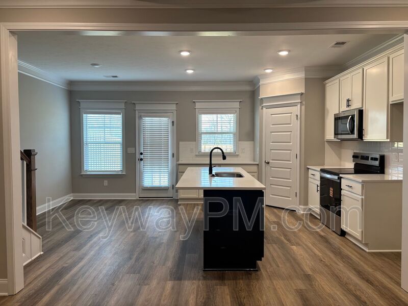 2076 Denmark Avenue SEMiller Landing property image