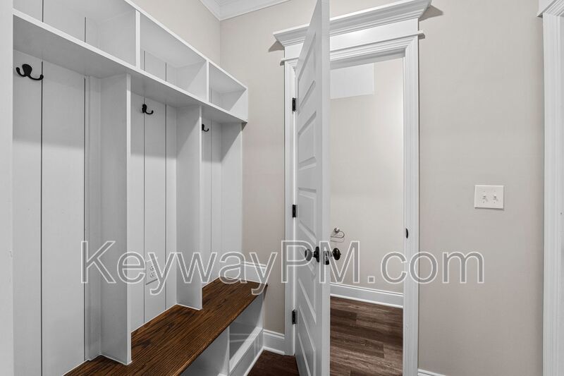 3070 Venetian Drive - Village Square property image