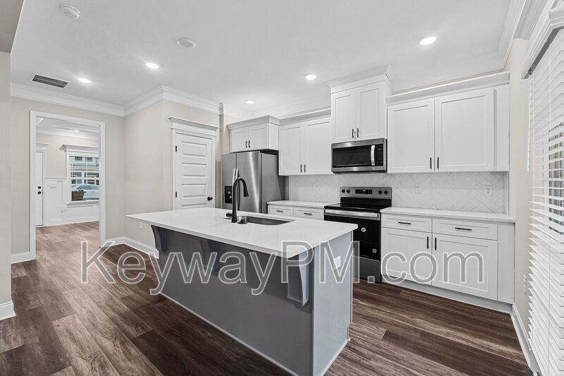 3070 Venetian Drive - Village Square property image