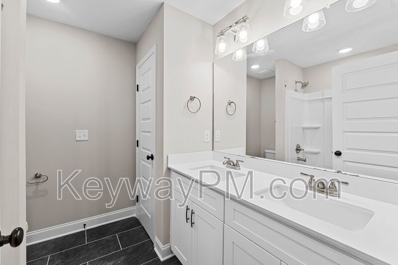 3070 Venetian Drive - Village Square property image