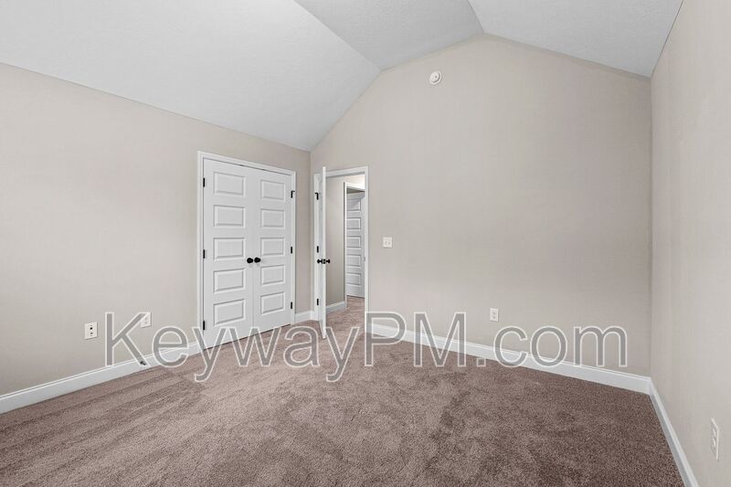 3070 Venetian Drive - Village Square property image