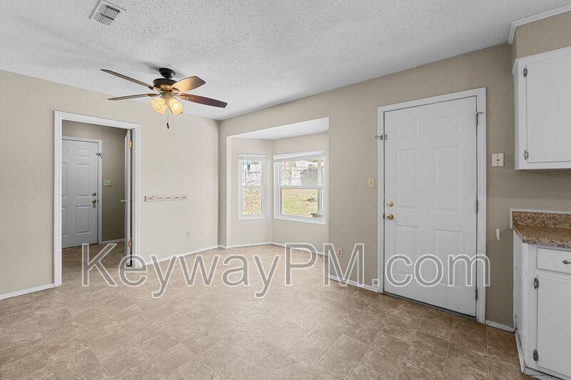 4553 Hillside Drive - Evanston property image