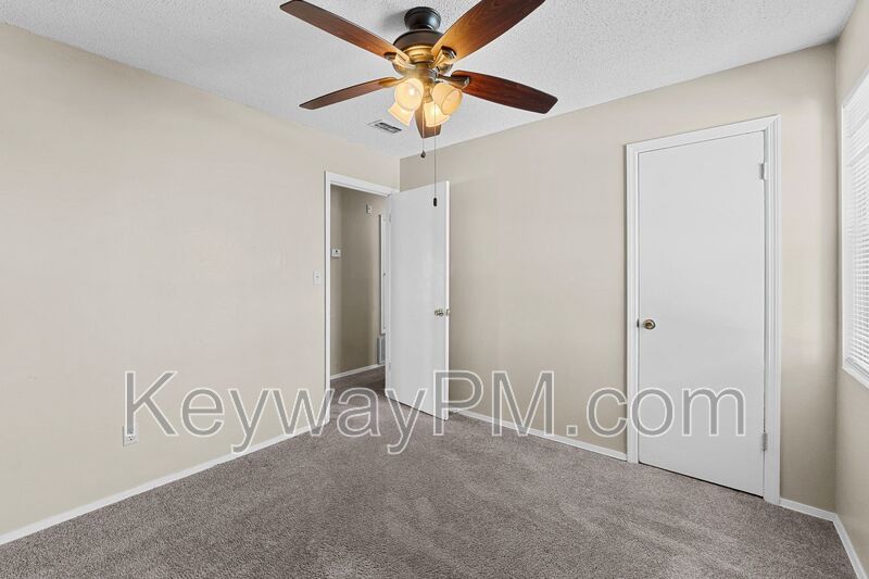 4553 Hillside Drive - Evanston property image