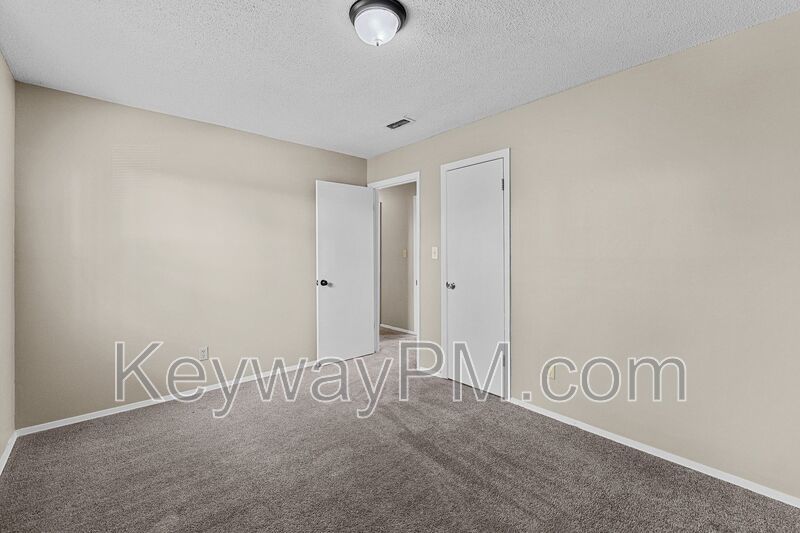 4553 Hillside Drive - Evanston property image