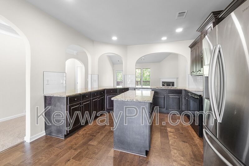5370 Bull Street - Elderberry property image