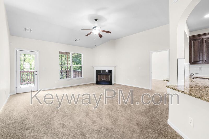 5370 Bull Street - Elderberry property image