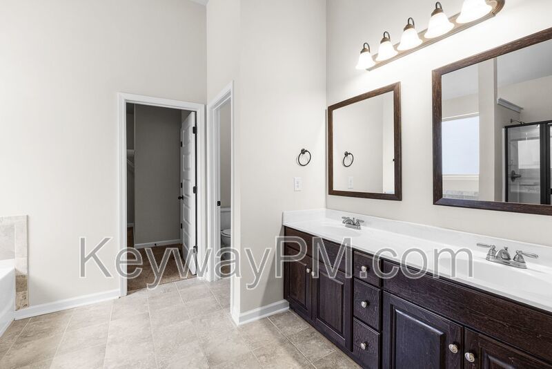 5370 Bull Street - Elderberry property image