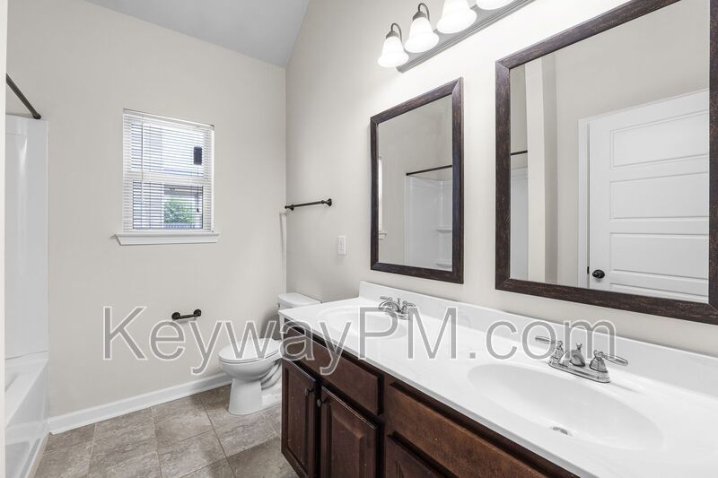 5370 Bull Street - Elderberry property image