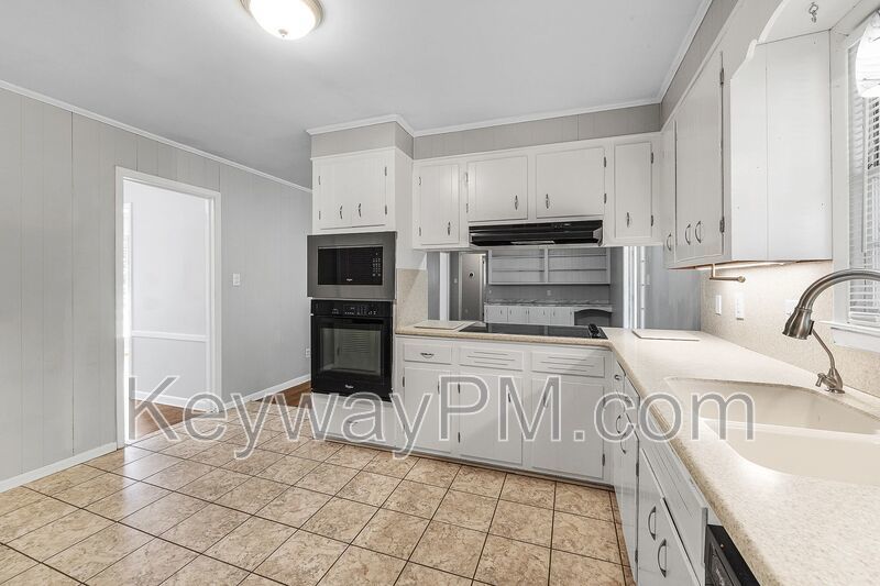 622 Canterbury Drive - Brynwood property image