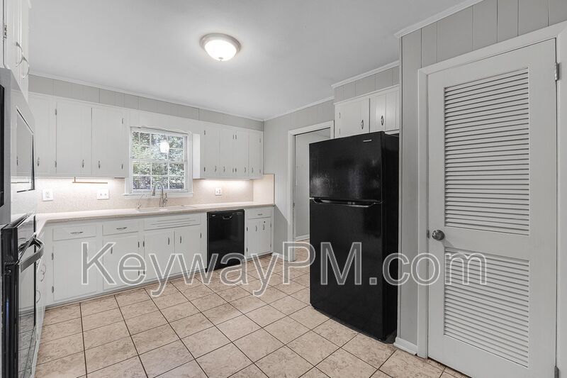 622 Canterbury Drive - Brynwood property image