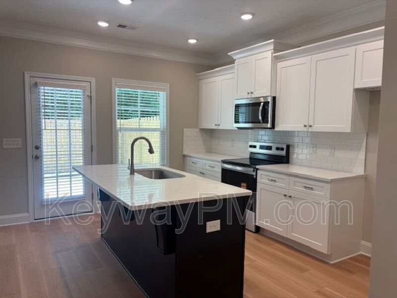 3015 Venetian Drive- Village Square property image