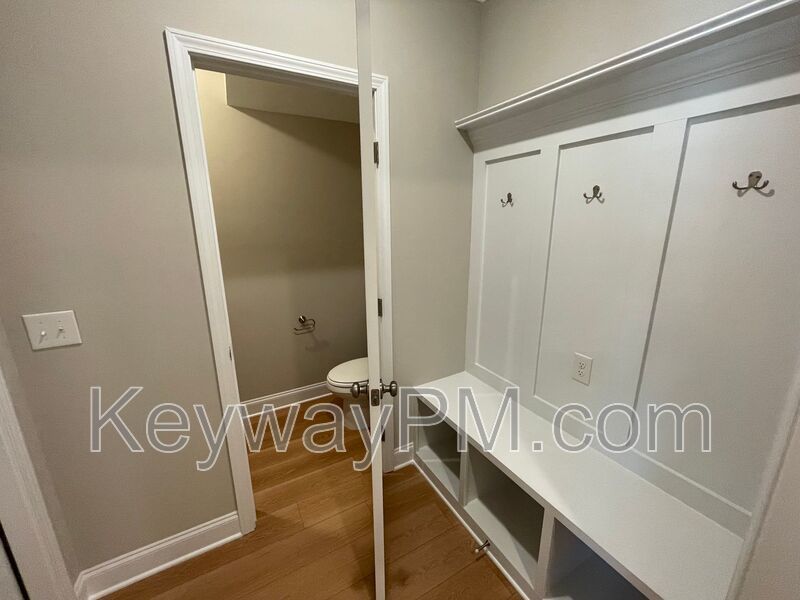 3035 Venetian Drive- Village Square property image