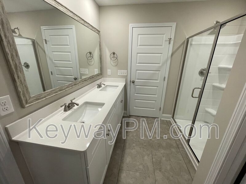 3035 Venetian Drive- Village Square property image