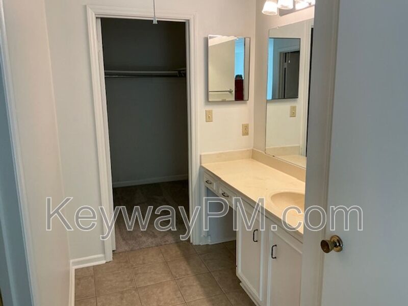 3204 North Wimbledon - Forest Hills Racquet Club property image