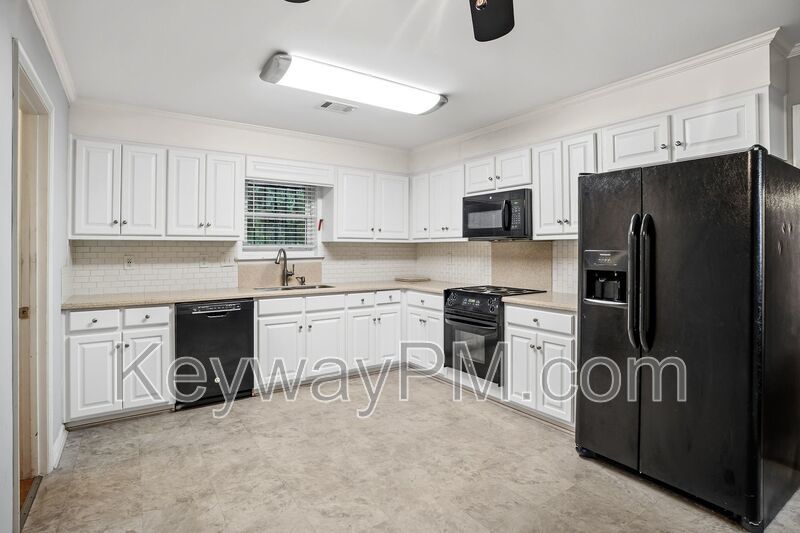 3420 Linderwood Drive-Pepperidge property image