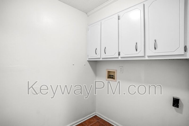 3420 Linderwood Drive-Pepperidge property image