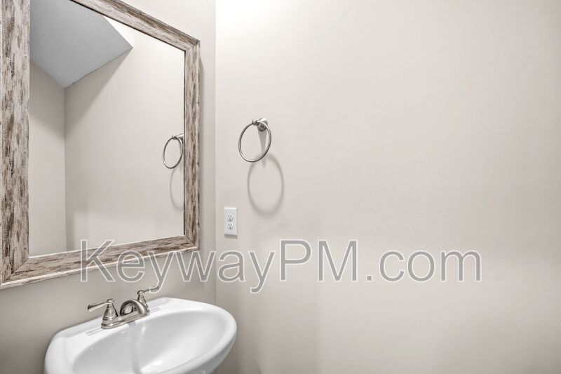 3045 Venetian Drive- Village Square property image