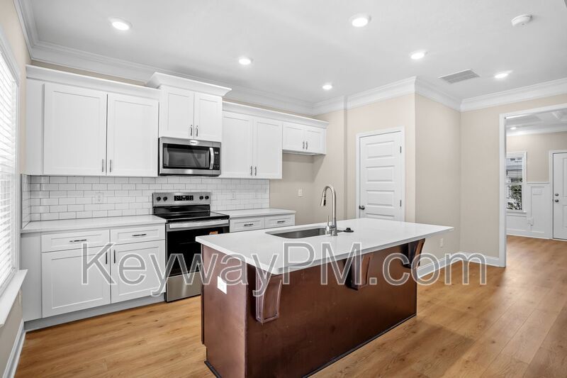 3045 Venetian Drive- Village Square property image