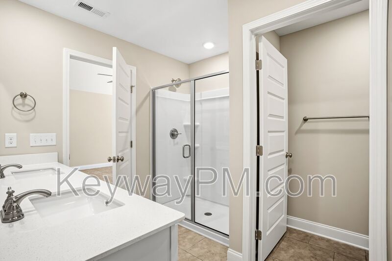 3045 Venetian Drive- Village Square property image