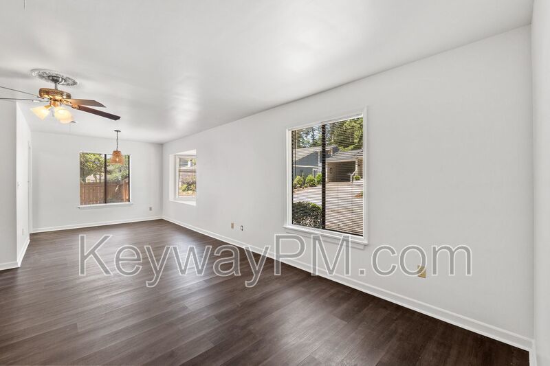3204 North Wimbledon - Forest Hills Racquet Club property image