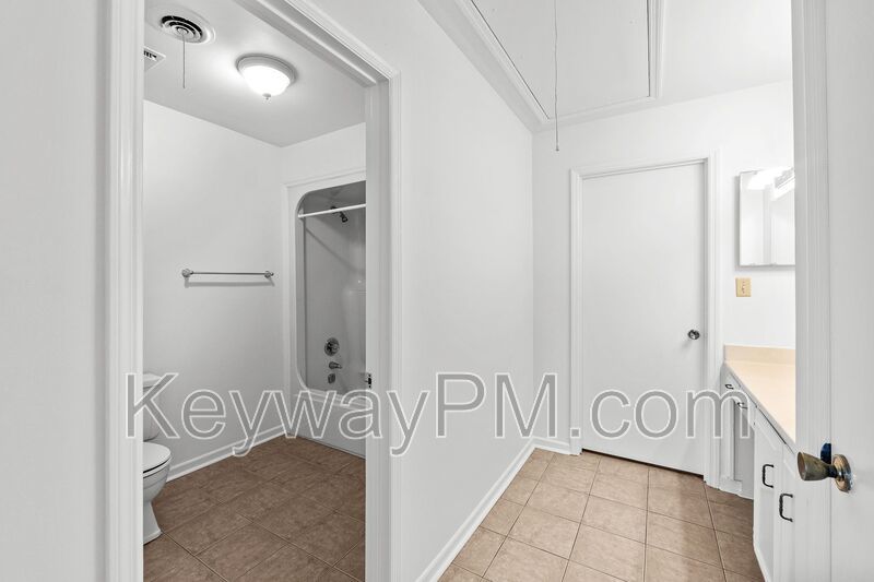 3204 North Wimbledon - Forest Hills Racquet Club property image
