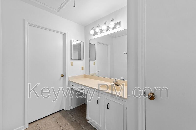 3204 North Wimbledon - Forest Hills Racquet Club property image