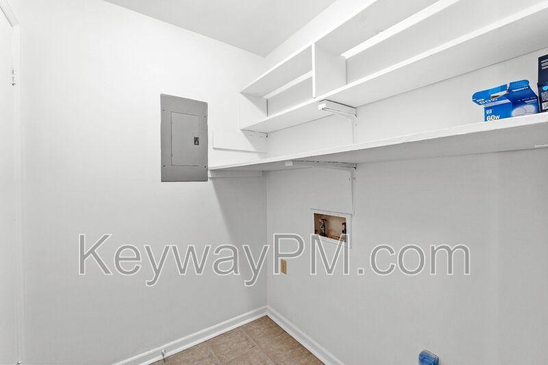 3204 North Wimbledon - Forest Hills Racquet Club property image