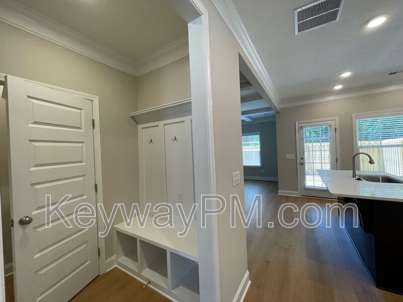 3089 Venetian Drive- Village Square property image