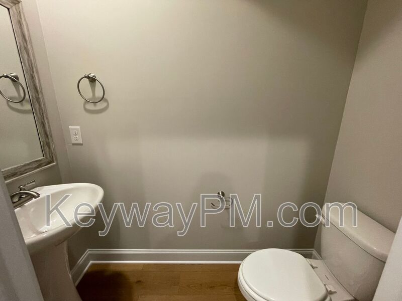3089 Venetian Drive- Village Square property image