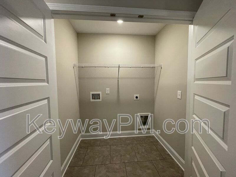3089 Venetian Drive- Village Square property image